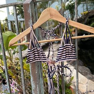 Acacia swimwear P navy cream striped bikini top